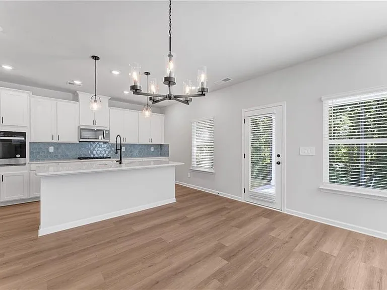 2929 Sweet Red Cir — Photo 25
