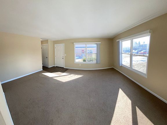 2nd image of 400-414 Chiswell St #403