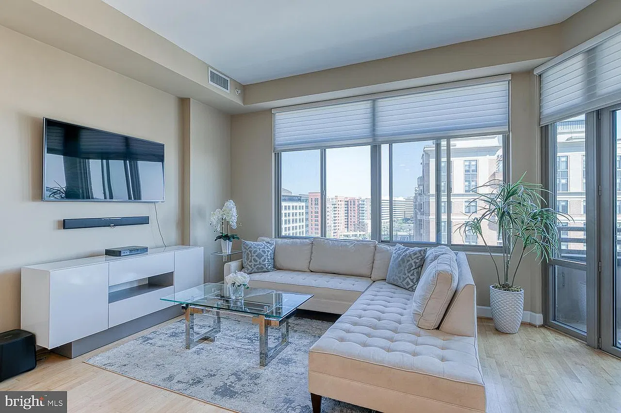 1 bed, 824 sqft, $2,900 — Photo 3