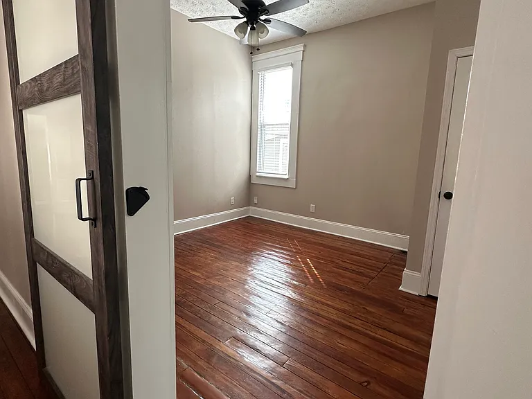 948 Samuel St — Photo 2