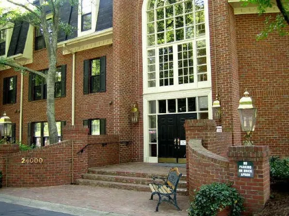 24218 Plantation Dr NE, Atlanta, GA 30324