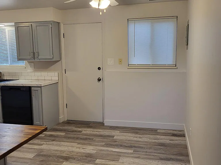 1403 Tappan Cir — Photo 6