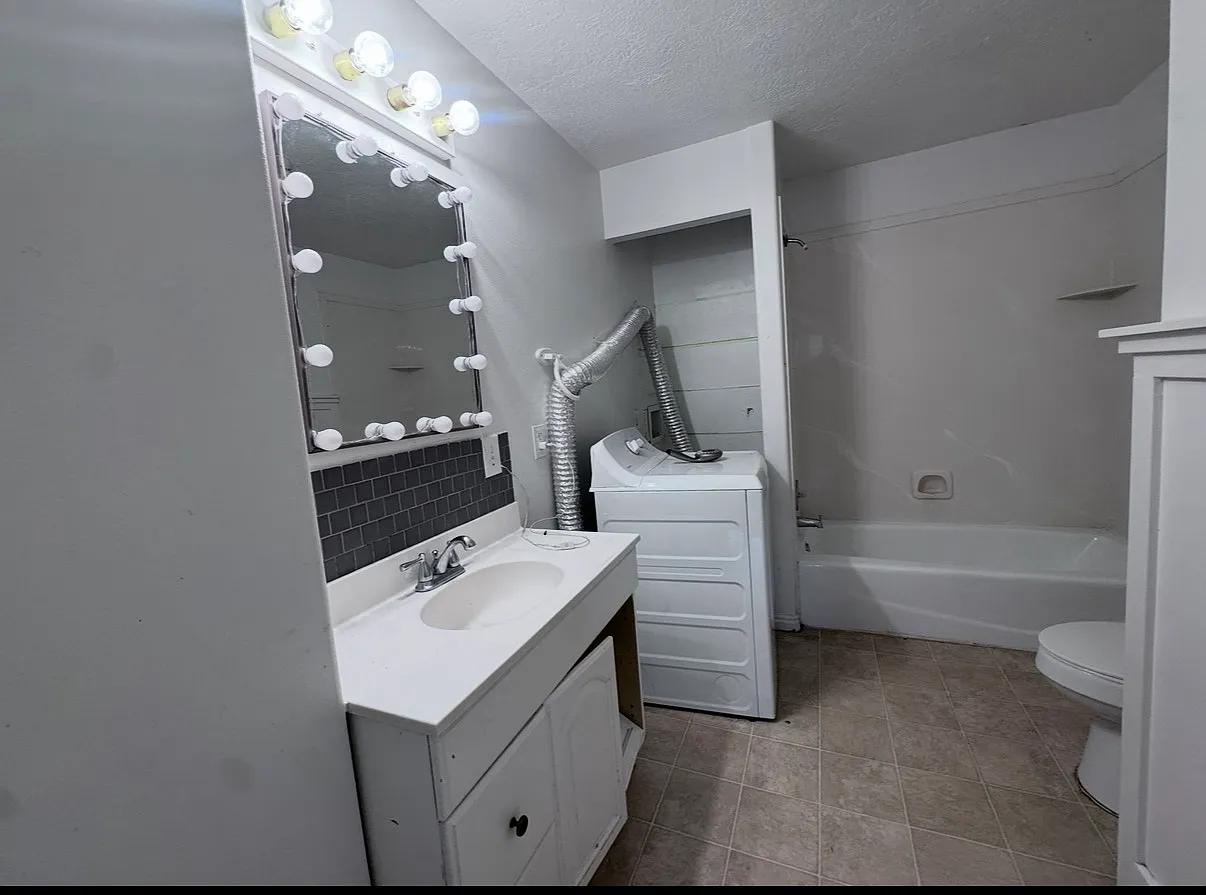4 bed, 1400 sqft, $2,000 — Photo 4