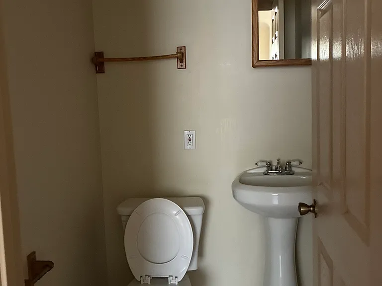 4264 S Menlo Ave — Photo 9