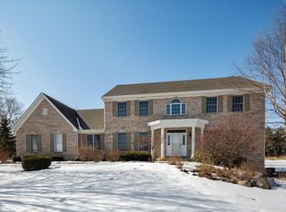 2611 Bridlewood Ln, Crystal Lake, IL 60012
