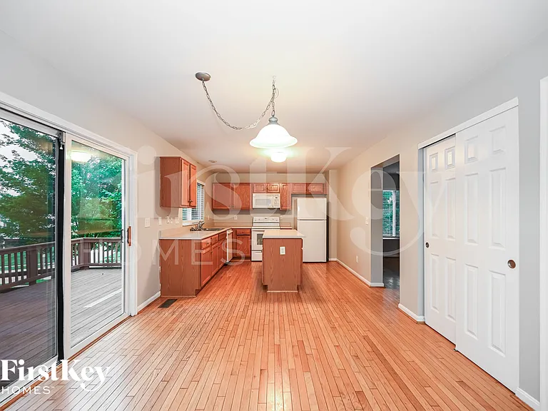 6176 Fox Run Ln — Photo 4