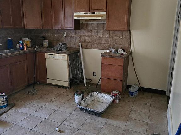 3rd image of 2337 W Sergeant St