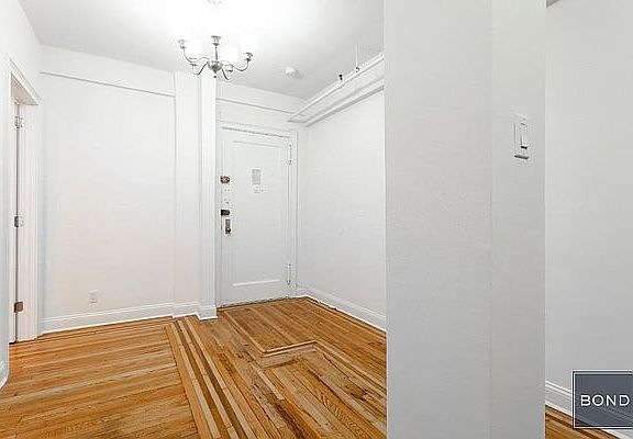 4th image of 245 W 51st St #1007