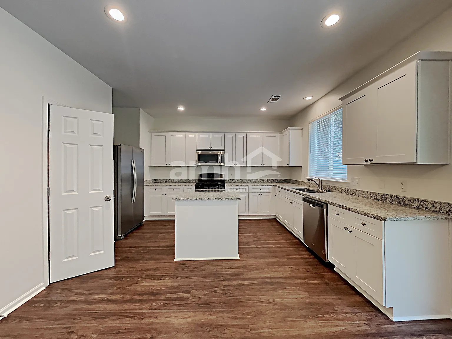 4 bed, 2.5 bath, 2312 sqft, $2,580 — Photo 3