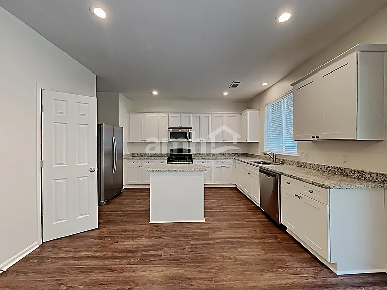 407 Howell Xing — Photo 3