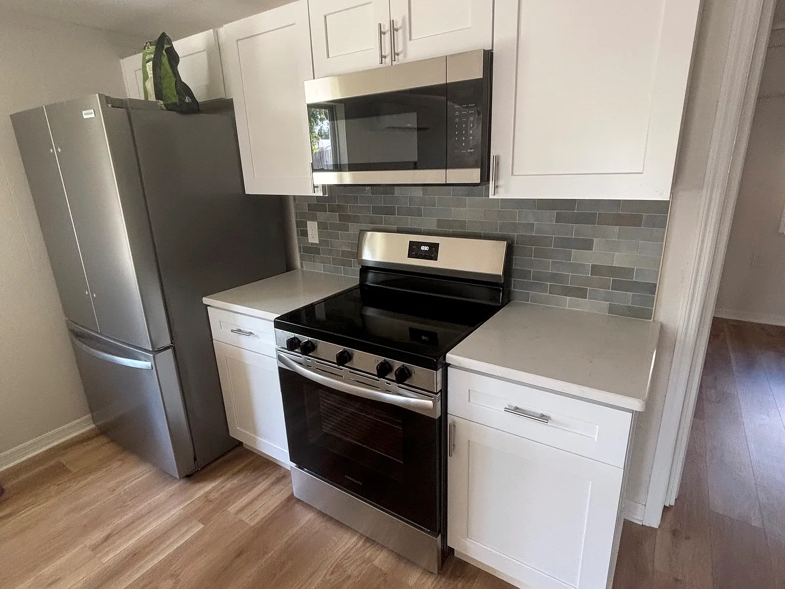 2 bed, 900 sqft, $1,950 — Photo 2
