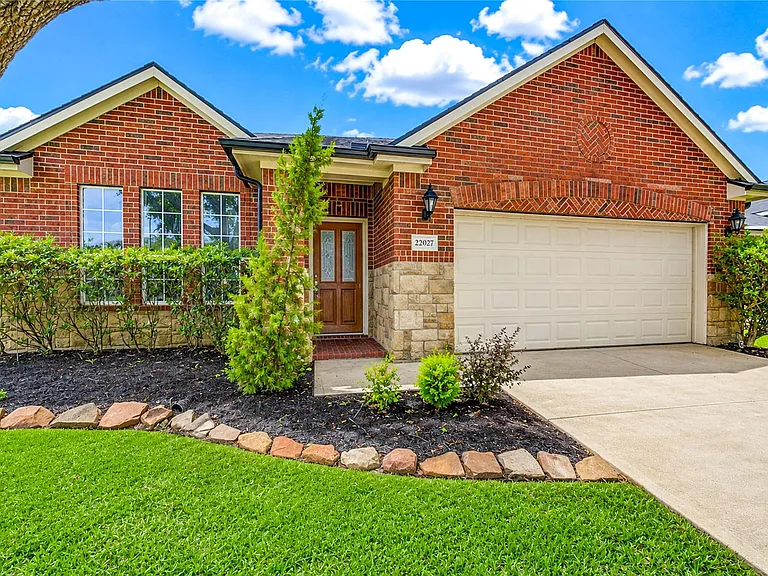 22027 Field Green Dr — Photo 1
