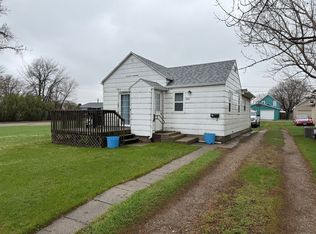 928 S 9th St, Aberdeen, SD 57401