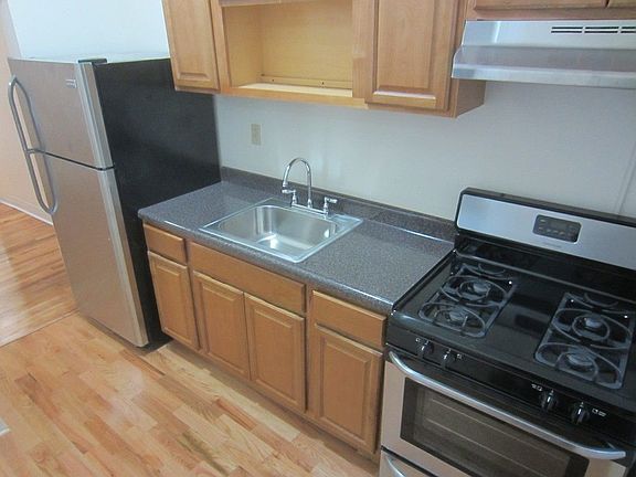 3rd image of 221 Lewis Ave #1B