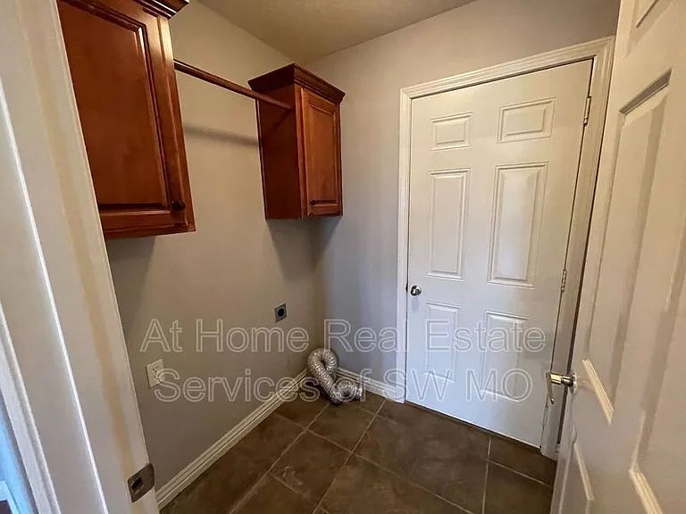 6063 N 19th Ave — Photo 8