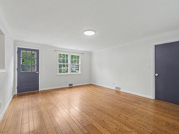 3rd image of 10 Raymond Dr