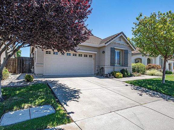 3rd image of 3001 Red Maple Court