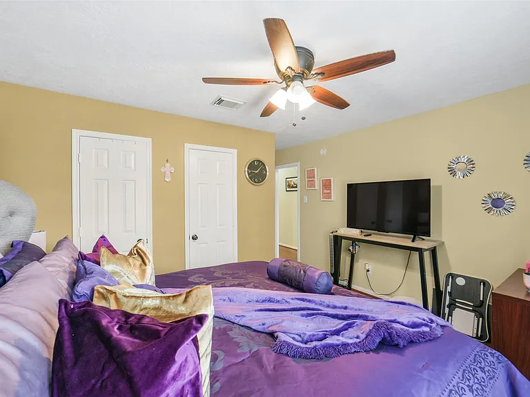 2103 Blue Water Bay Dr — Photo 40