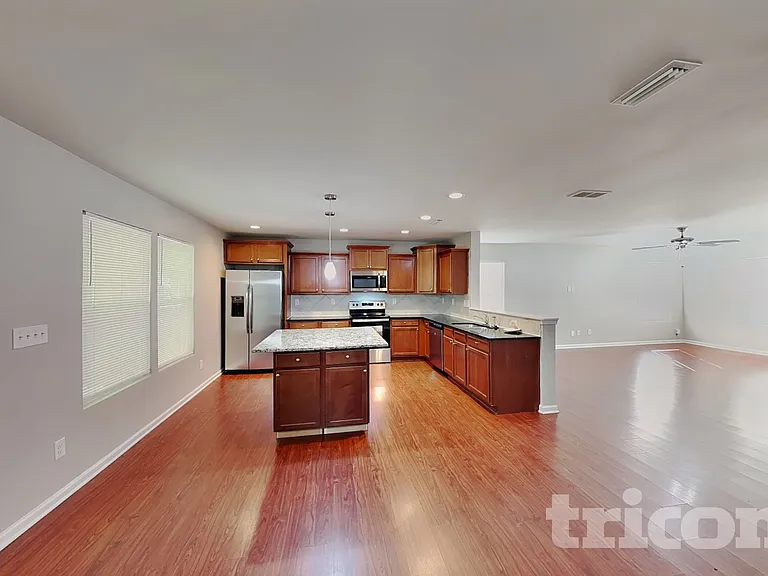 5633 Idlewild Rd N — Photo 5