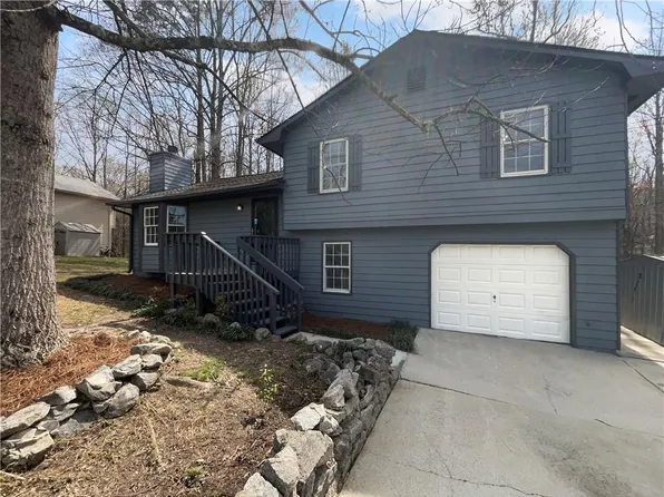 142 Tyler Ln, Carrollton, GA 30117