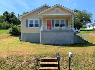 120 Jones St, Pickens, SC 29671