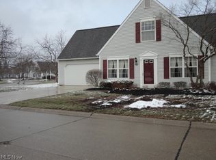 24690 Thicket Ln #32, Olmsted Falls, OH 44138