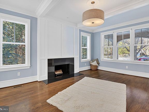 5th image of 2820 Bellevue Ter NW