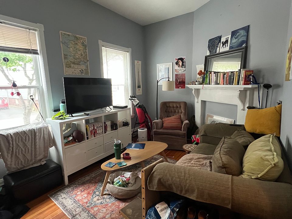 1st image of 137 Columbia St APT 1R