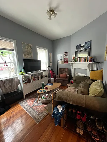 137 Columbia St #1R Photo 1