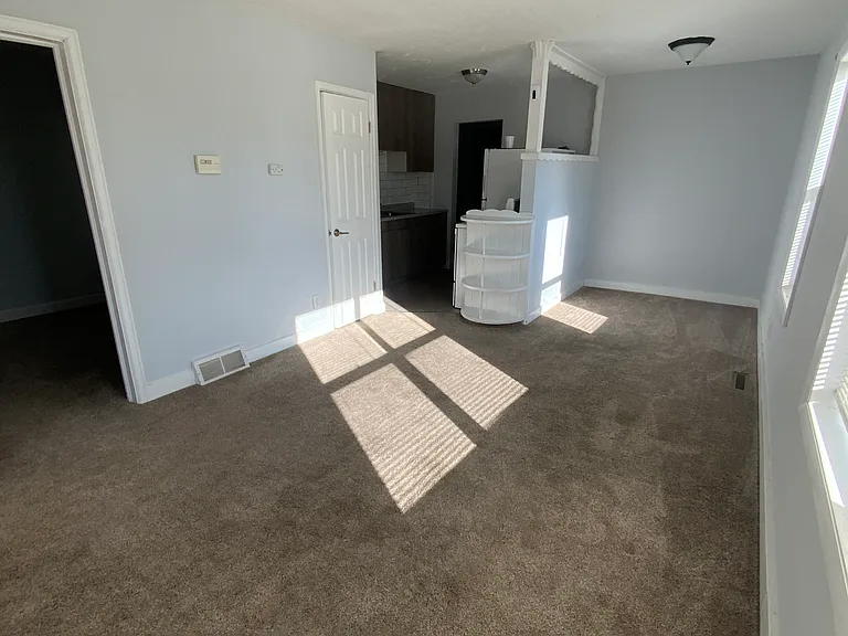 324 S Nye Ave — Photo 2