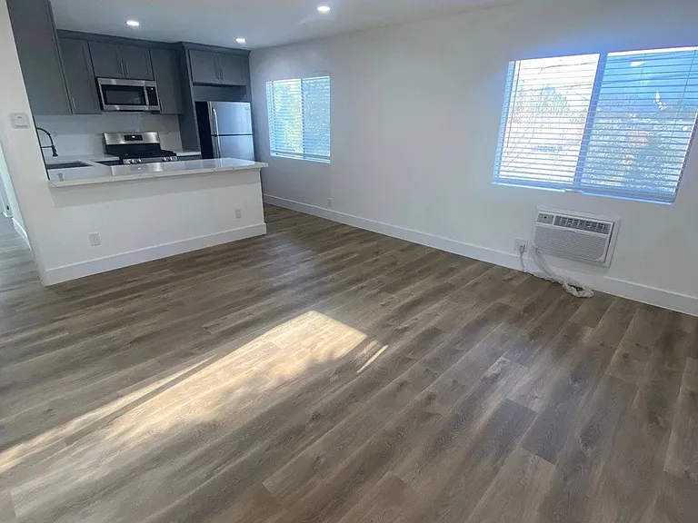 6136 Fulton Ave #9 — Photo 11