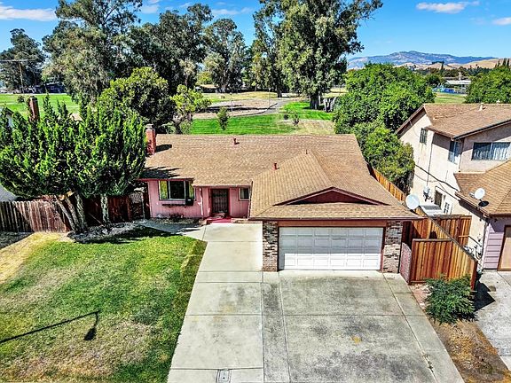 2nd image of 2039 Kingfisher Way