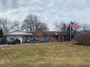 6296 Brookview Dr, Grand Blanc, MI 48439