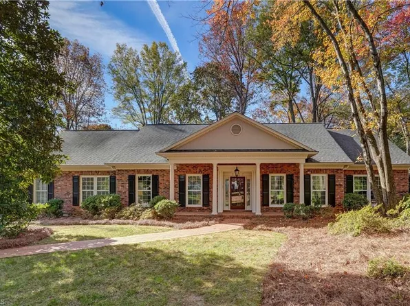 3027 Lake Forest Dr, Greensboro, NC 27408