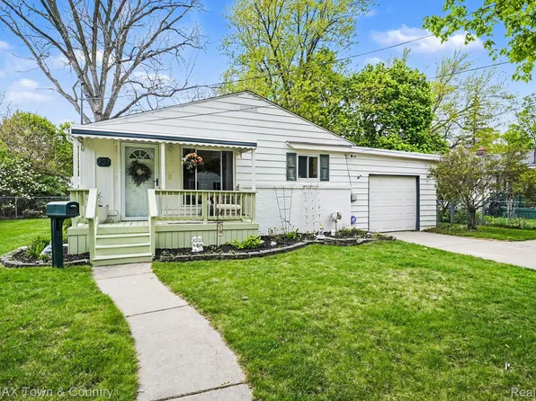 207 Labian Dr, Flushing, MI 48433