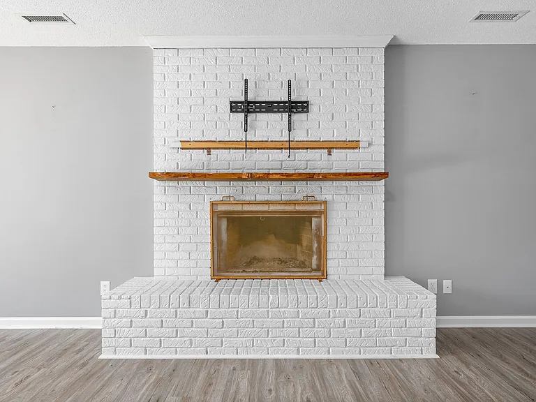 830 Iris Ln — Photo 8