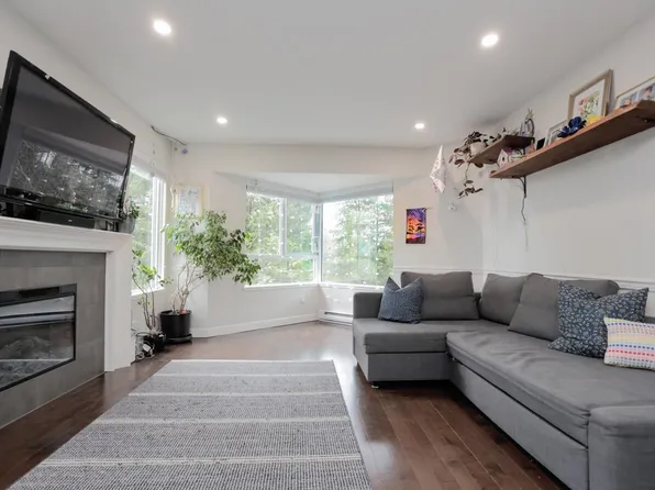 1215 Lansdowne Dr #221, Coquitlam, BC V3E 2P2