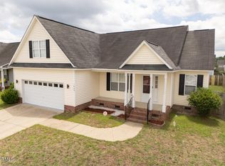 1405 Avoncroft Dr, Fayetteville, NC 28306