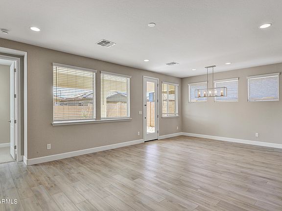 3rd image of 19355 W MISSOURI Avenue