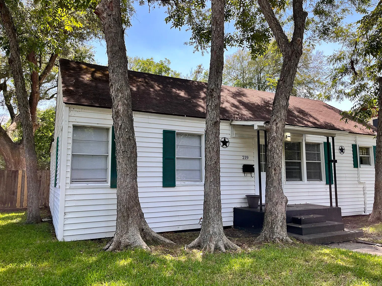 219 W Hunnicutt St — Photo 3