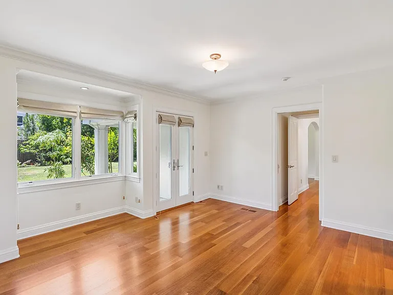 845 Windsor Dr — Photo 23