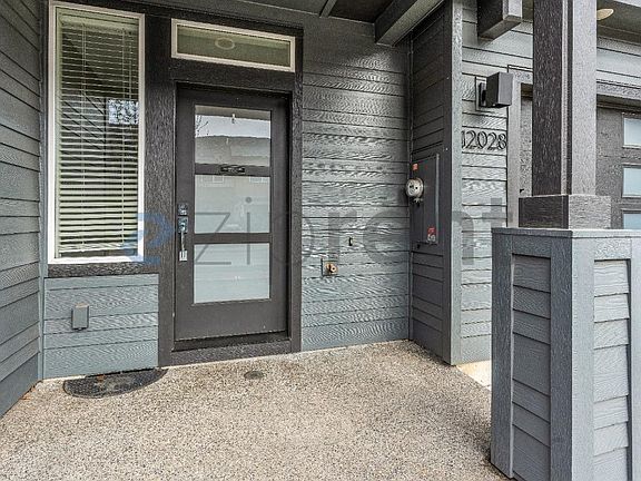2nd image of 12028 NE 108th St