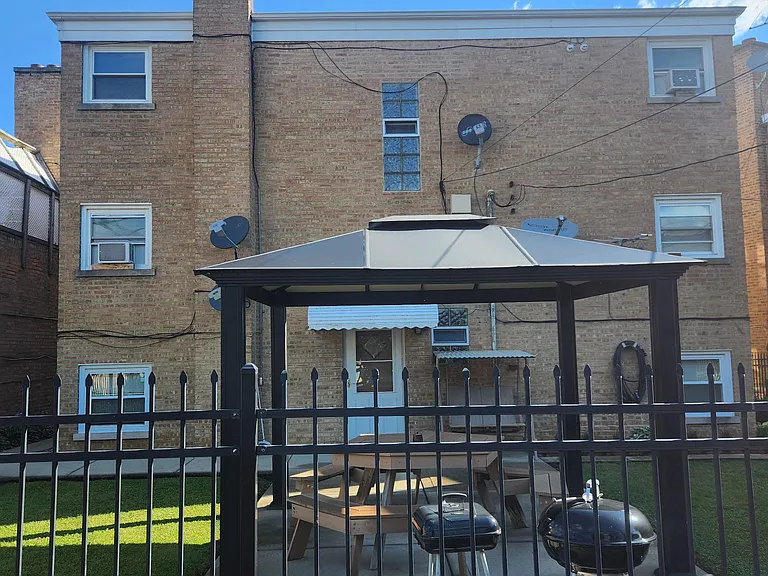 5905 W Higgins Ave #2W — Photo 8