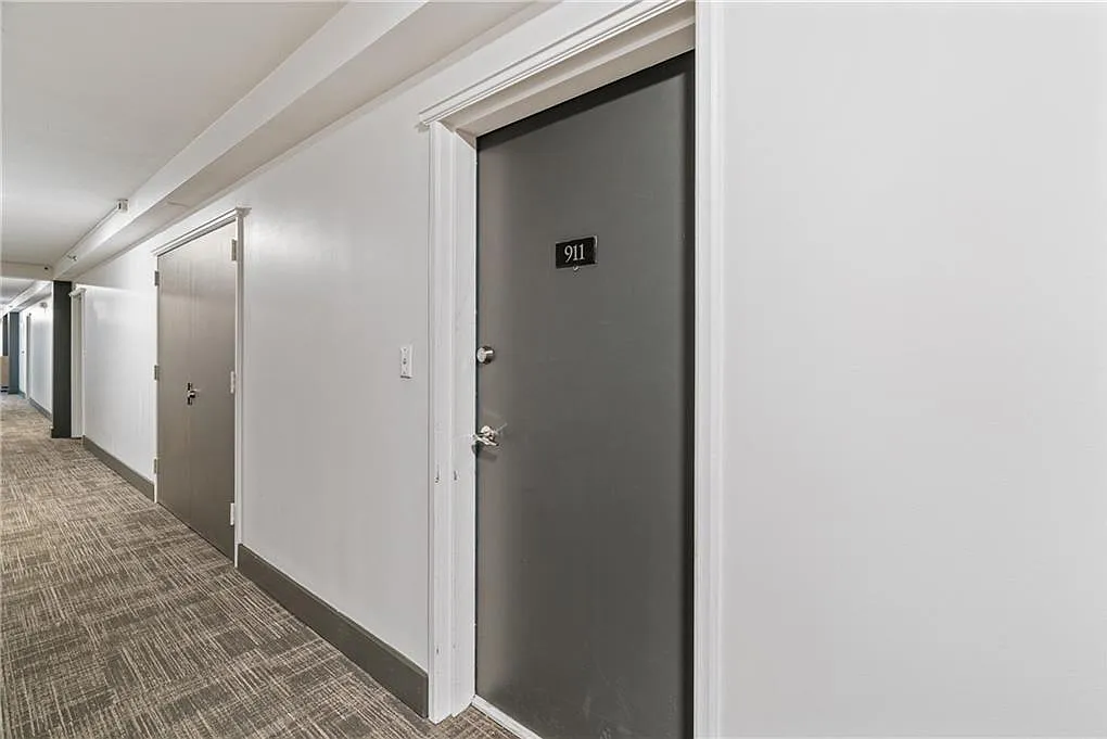2 bed, 1.0 bath, 992 sqft, $2,300 — Photo 2