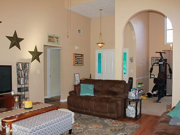 3rd image of 145 Simeon Dr