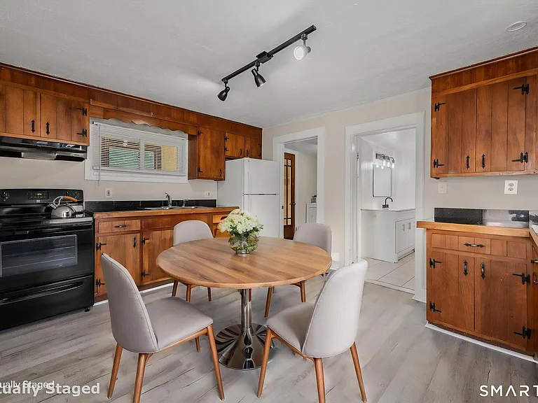 115 Pequot Ave — Photo 16