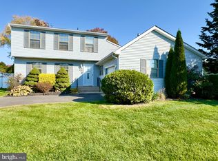 27 Berwick Ln, Sicklerville, NJ 08081