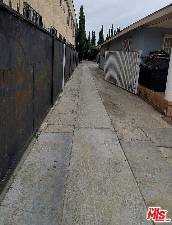 2nd image of 708 1/2 W 54th St