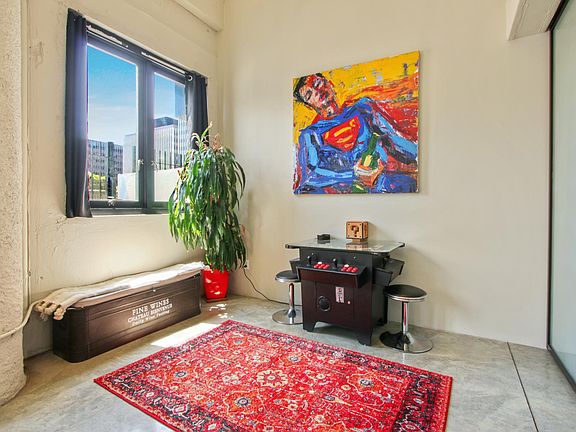 5th image of 330 W 11th St Unit A001