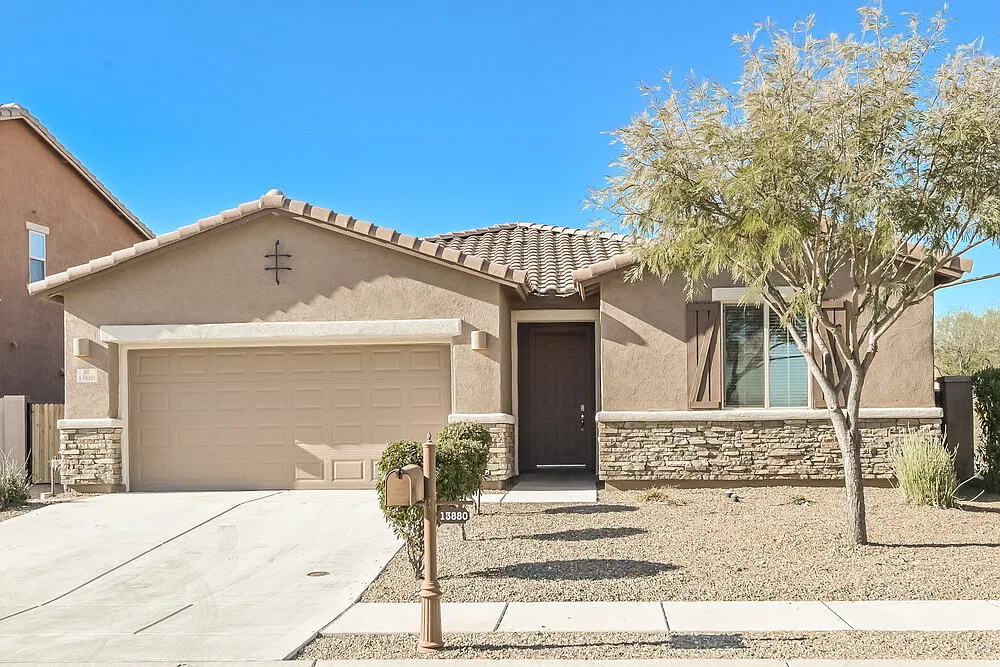 3 bed, 2.5 bath, 2150 sqft, $2,360 — Photo 1